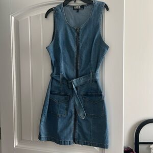 Cutest fall denim dress!